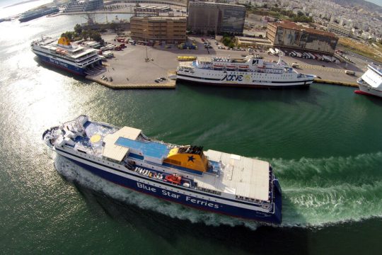ploia limani peiraias